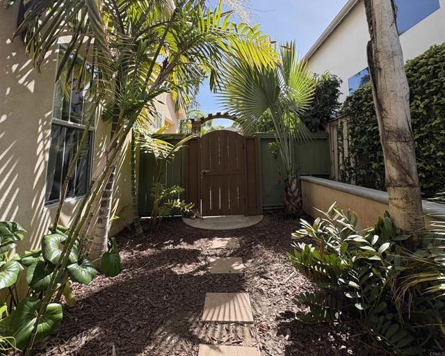 Building Photo - 4994 Crestview Dr