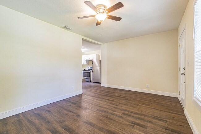 Building Photo - 505 E Virginia Ave