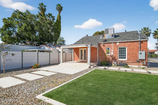 Building Photo - 311 West Campbell Ave