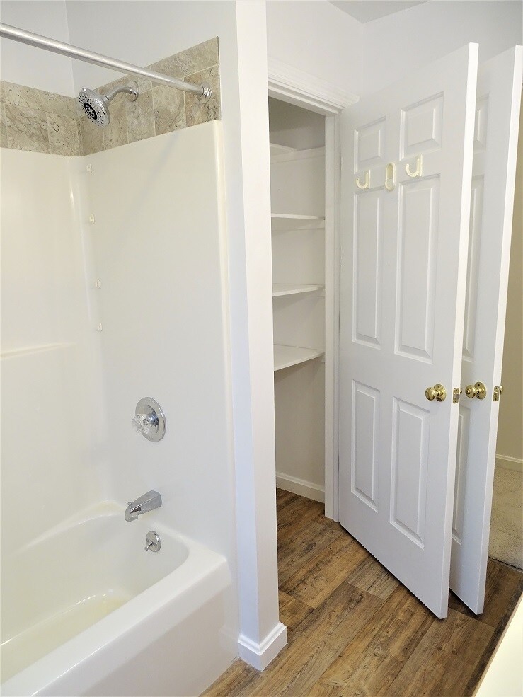 Building Photo - 1005 Ayres Ct