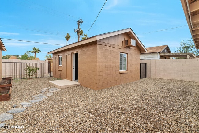 Building Photo - 1638 E Granada Rd