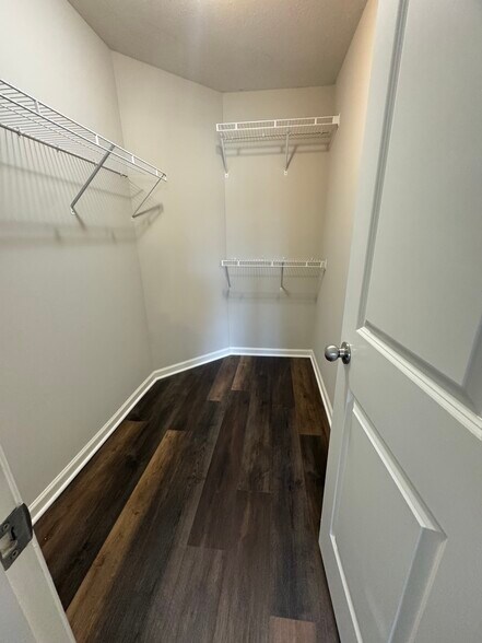 Building Photo - 1617 Friendly Rd