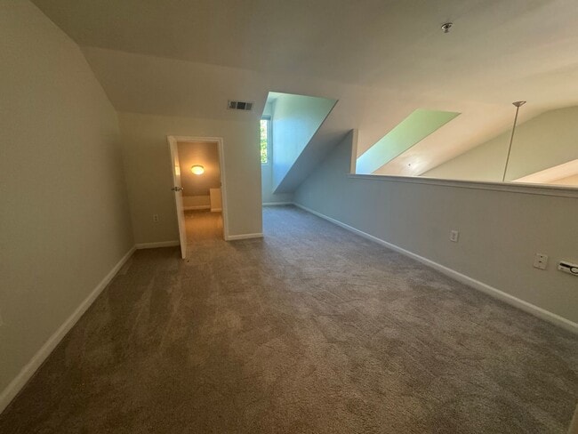 Building Photo - 2 bedroom | 2 bathroom | Upstairs loft | L...