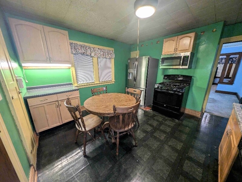 Building Photo - 2024 S 69th St