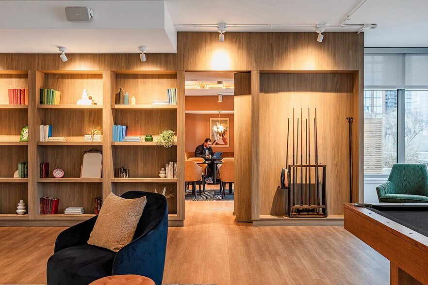 Building Photo - 659 W Kinzie St