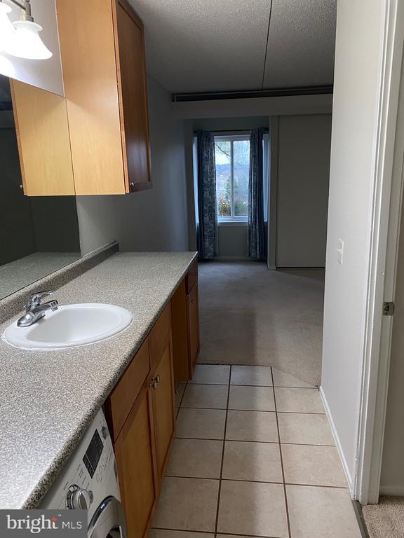 Building Photo - 75 S Reynolds St