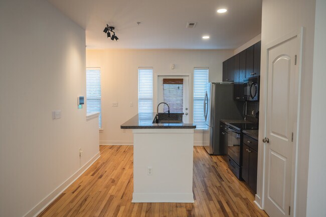 Building Photo - 1032 Skyline View Way