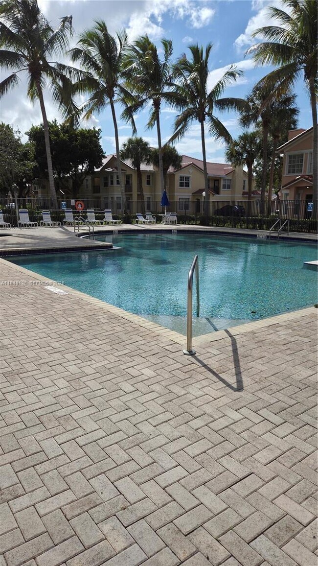 Building Photo - 2101 Belmont Ln