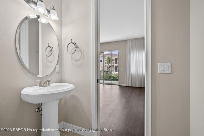Building Photo - 803 del Sol Cir