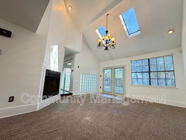 Building Photo - 533 Hadley Dr