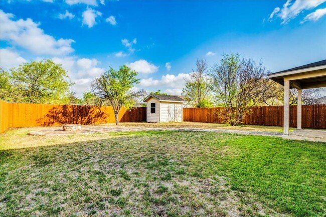 Building Photo - 267 Carolyns Way