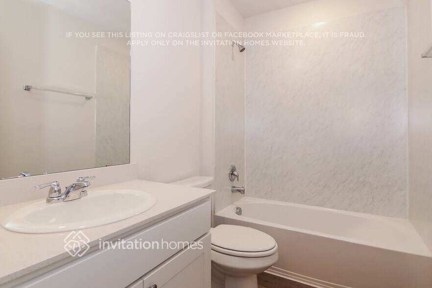 Building Photo - 3928 Jade Dr