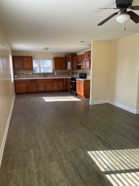 Building Photo - 3988 Denker Ave