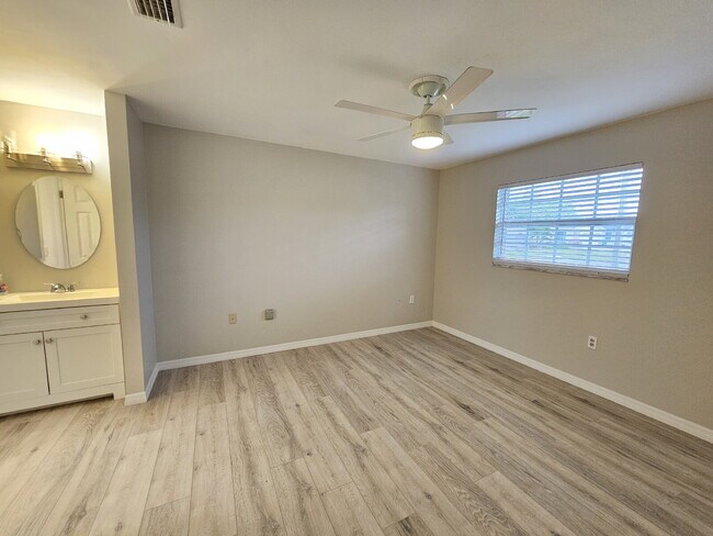 Building Photo - 4/2 Merritt Island Home