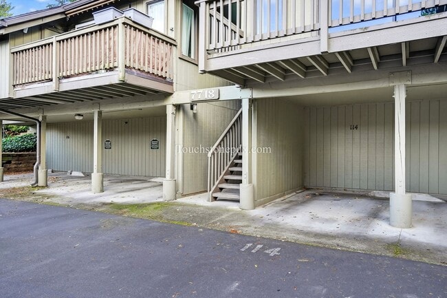 Building Photo - Updated 1BD/1BA Condo in Portland’s West Hills w/ Carport & Private Balcony