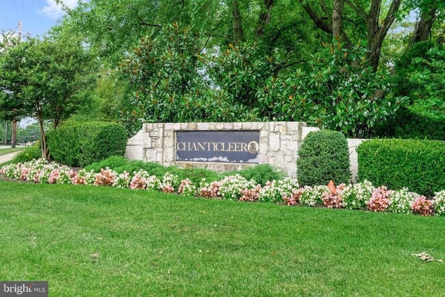 Building Photo - 835 Chanticleer