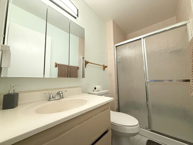 Building Photo - Fully Furnished 4-Bedroom Home in Prime Central Las Vegas Location