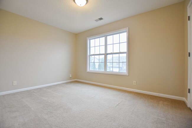 Building Photo - Pet Friendly Three Bedroom!