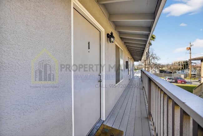 Building Photo - Remodeled 2-Bedroom Gem Near Sac City College