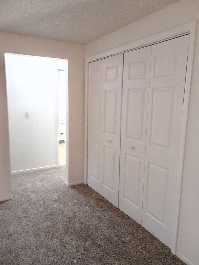 Building Photo - Oakview Terrace Apartments