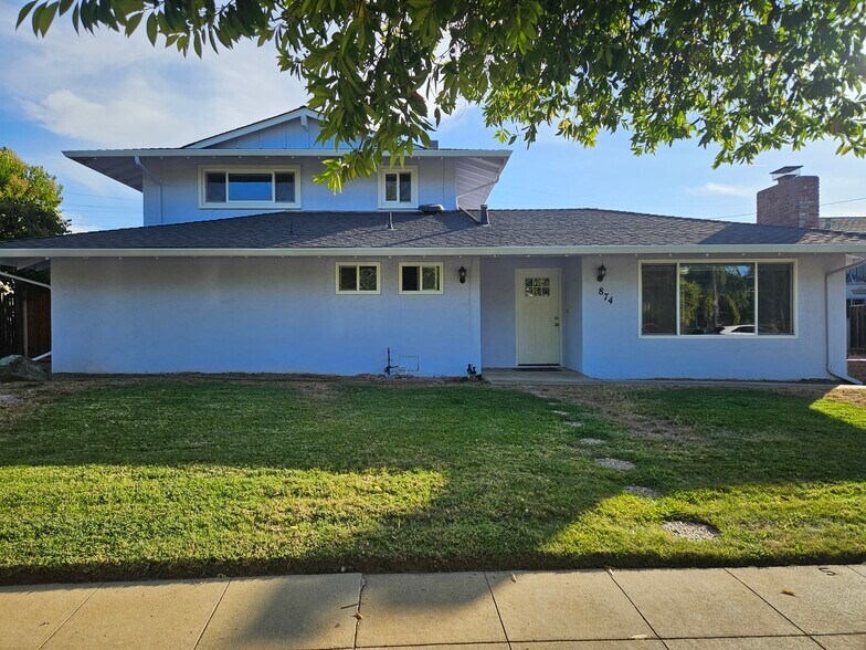 External, entry to apartment - 874 Castlewood Dr