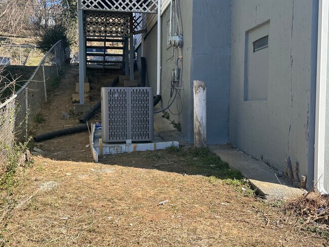 Building Photo - HANOVER DUPLEX