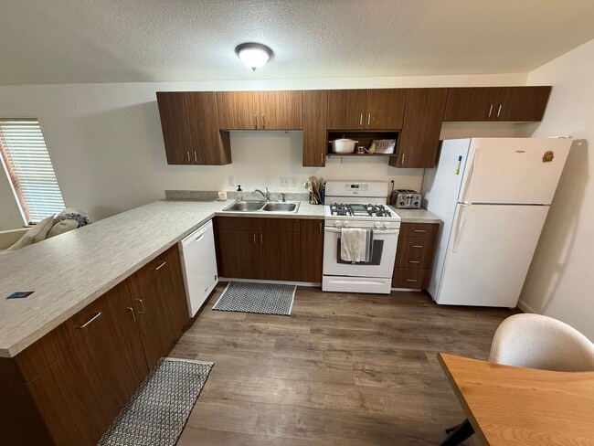 Building Photo - 3 Bedroom 1 Bath Fully Updated Home in Cli...