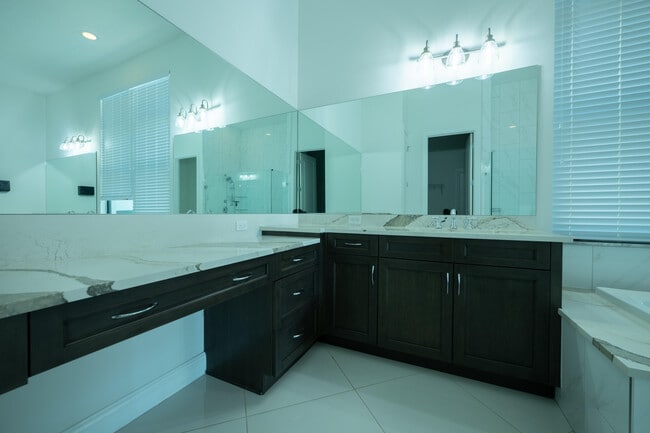 Building Photo - 13026 Artisan Cir