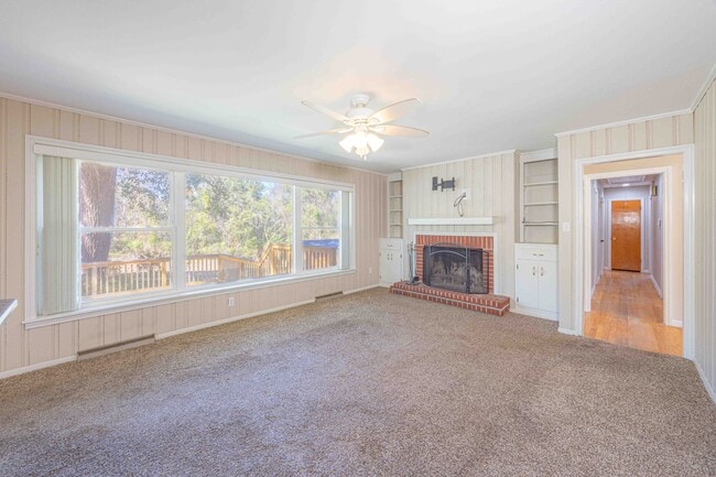 Building Photo - 202 Confederate Dr N