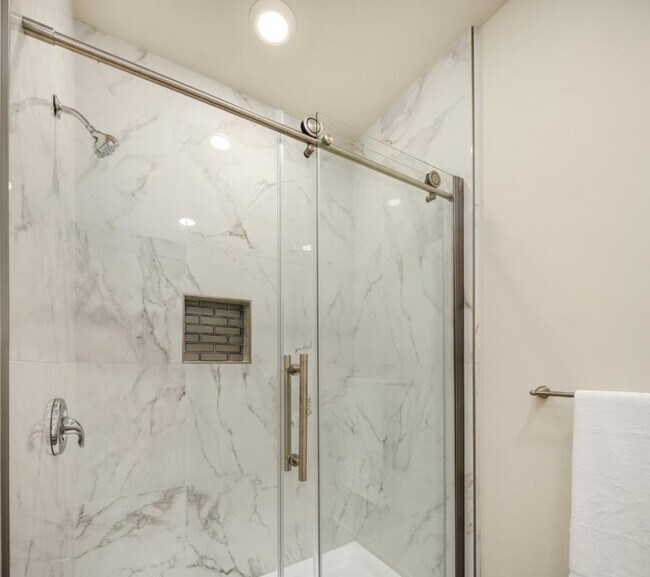 Building Photo - 6628 52nd Ave W