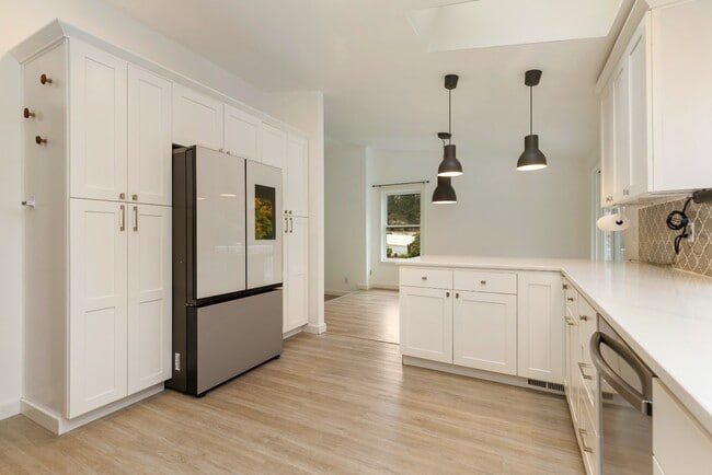 Building Photo - Newly Renovated Bothell Home Sitting on 1 Acre of Land!