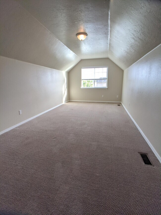 Building Photo - 611 N Kayden Way