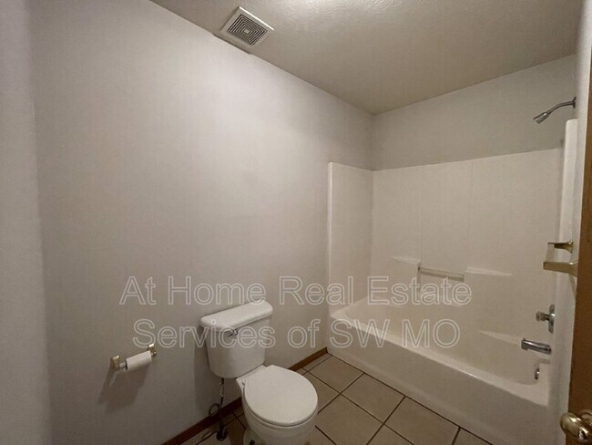 Building Photo - 4450 W La Siesta St