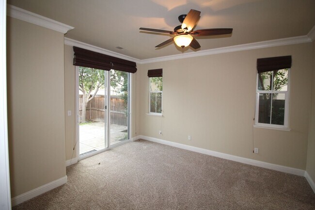 Building Photo - 3856 Heritage Ave