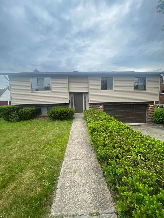 Building Photo - 177 S Grandview Ave
