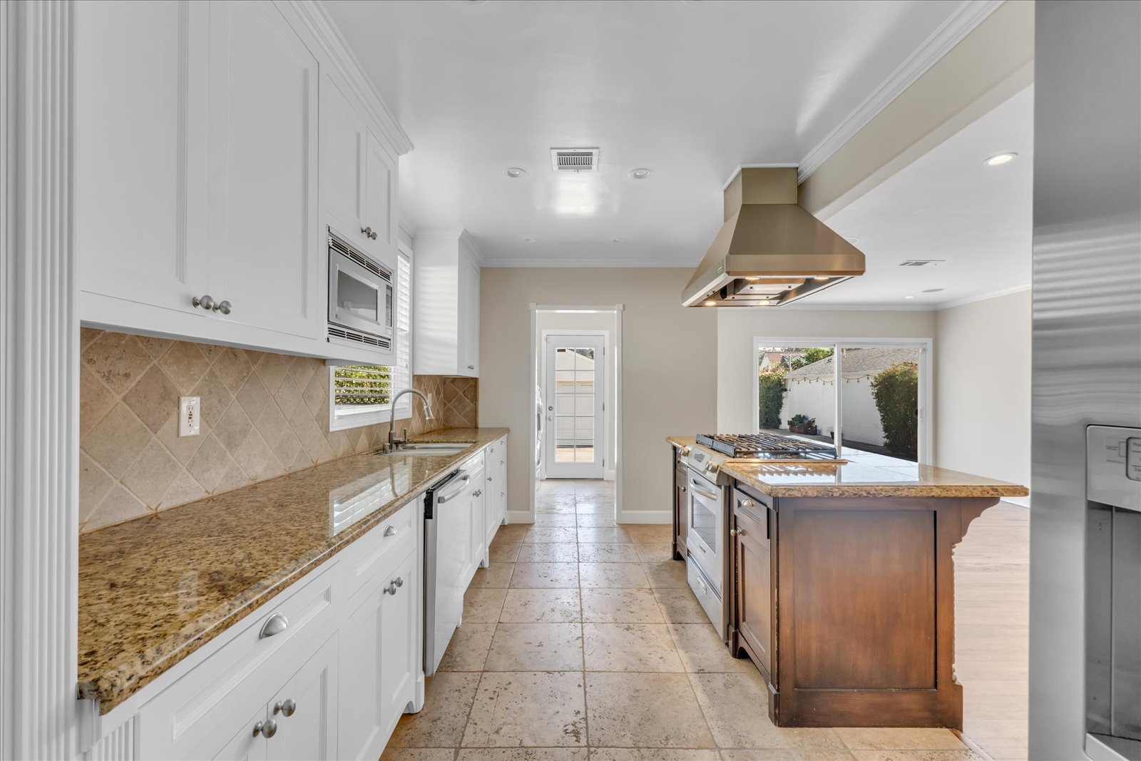 Kitchen - 4710 Cartwright Ave