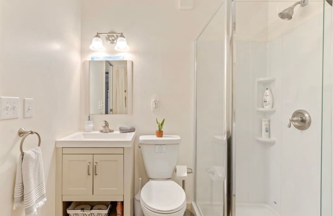 Building Photo - 1701 Castile St