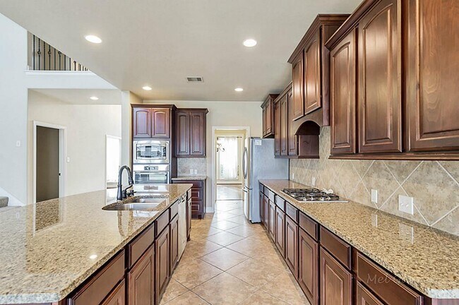Building Photo - 28810 Davenport Dr