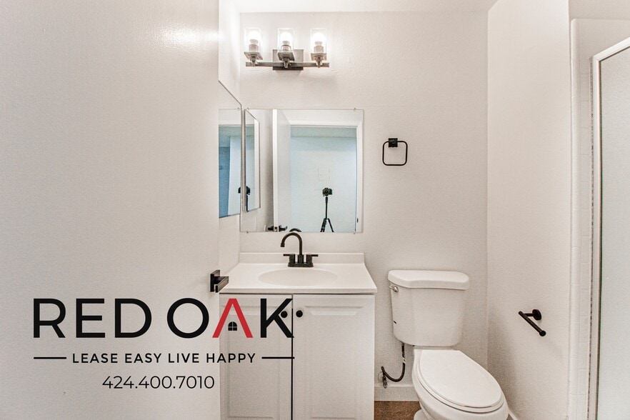 Building Photo - 1522 N Formosa Ave