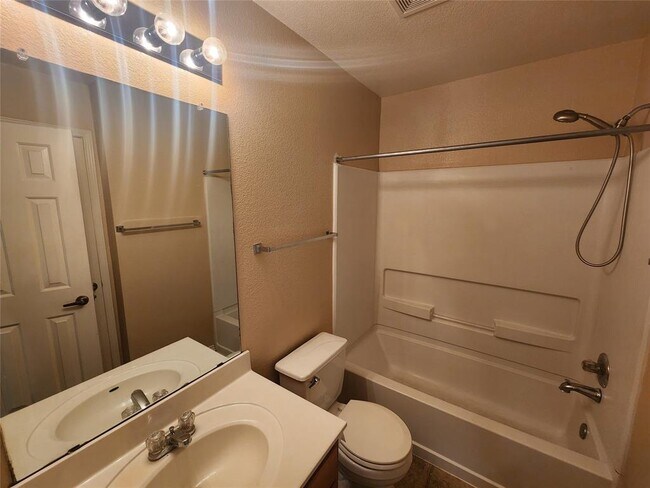 Building Photo - 9417 Edmundsbury Dr