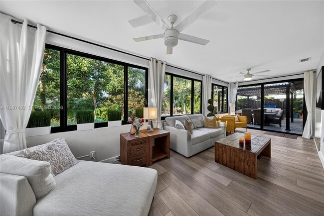 Building Photo - 371 SE 3rd St