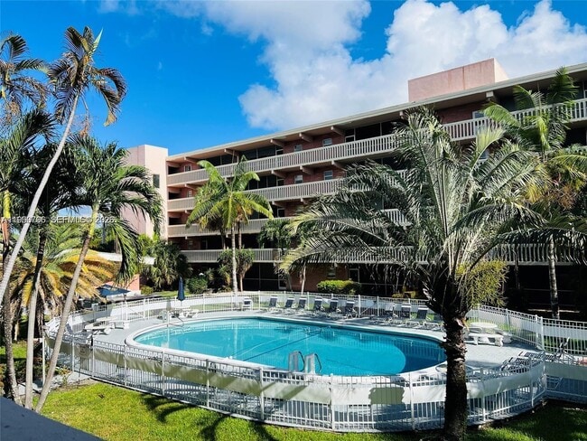 Building Photo - 180 NE 12th Ave