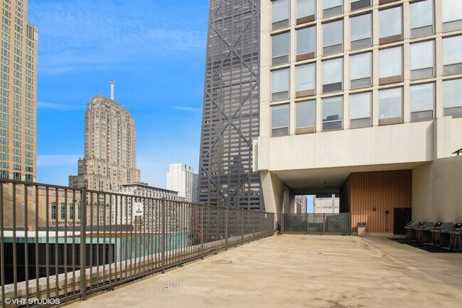 Building Photo - 111 E Chestnut St