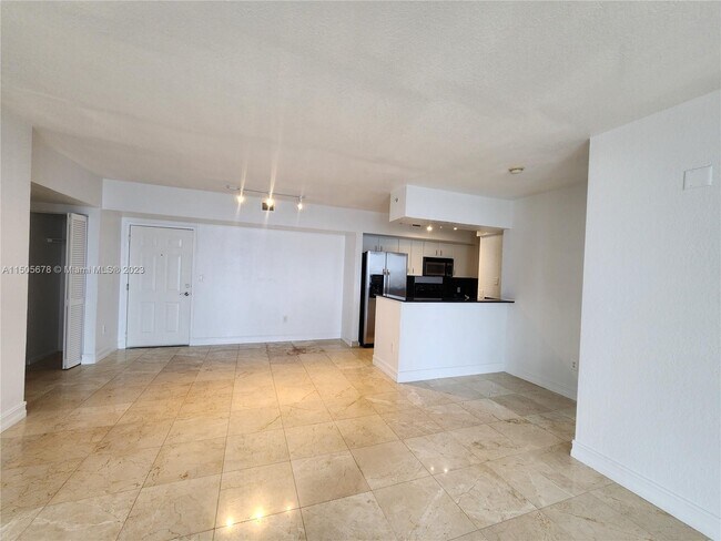 Building Photo - 1625 Kennedy Cswy