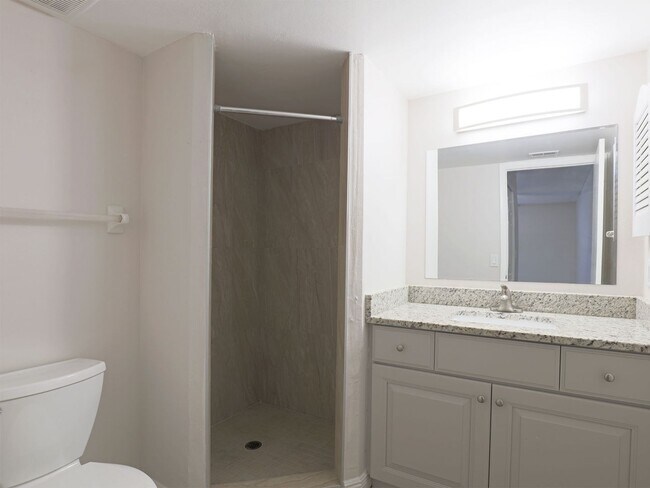 Building Photo - 5321 Summerlin Rd