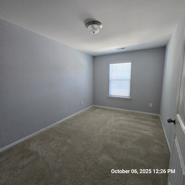Building Photo - 190 Thornhill Dr