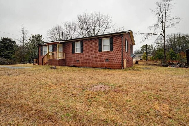 Building Photo - 421 sharpe st woodruff sc