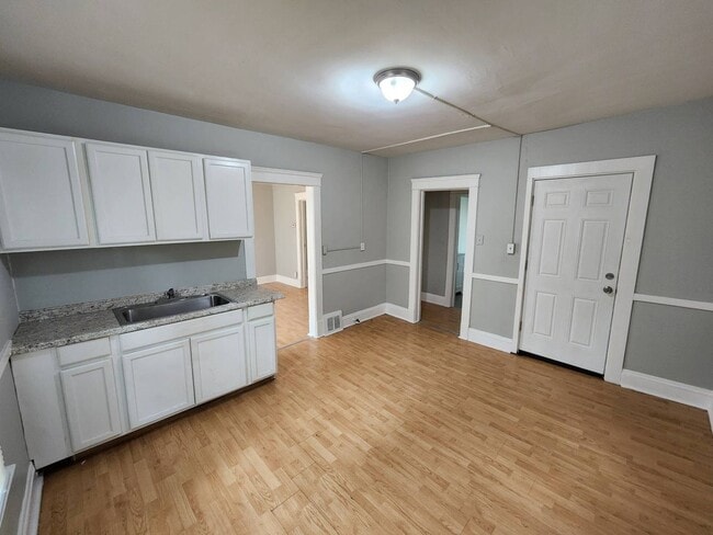 Building Photo - 13302 Ferris Ave