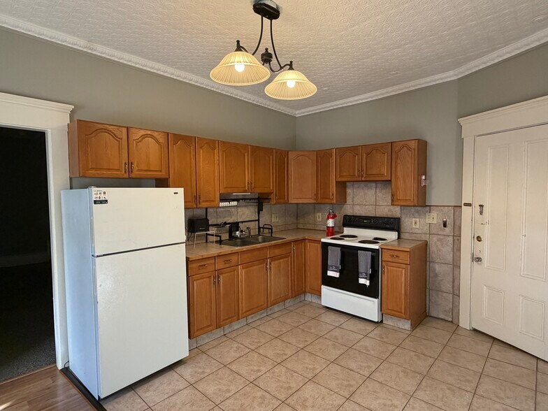 Building Photo - 81 N Main St