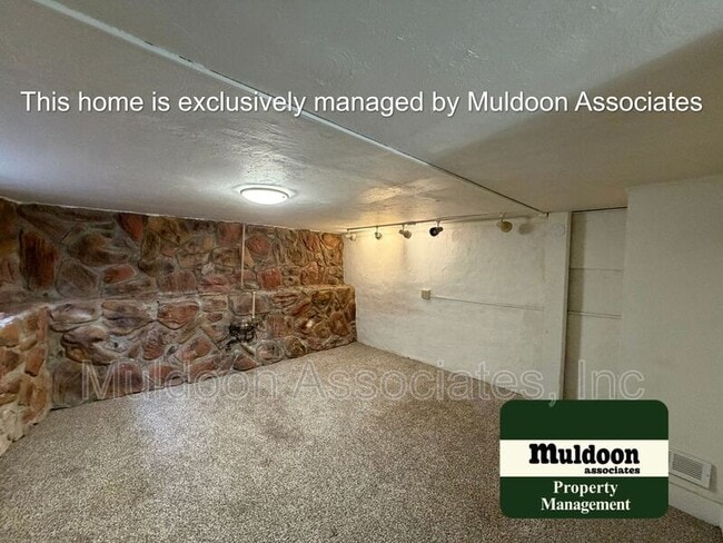 Building Photo - 705 E Platte Ave